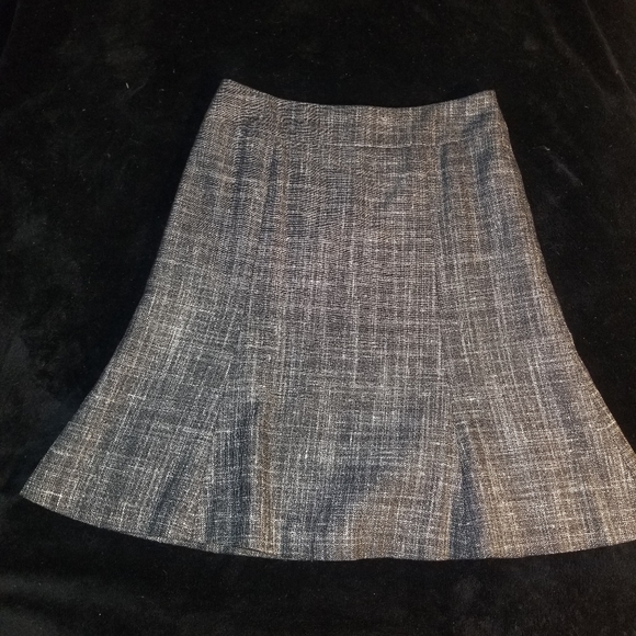 LOFT mid length skirt size 6 - Picture 2 of 3